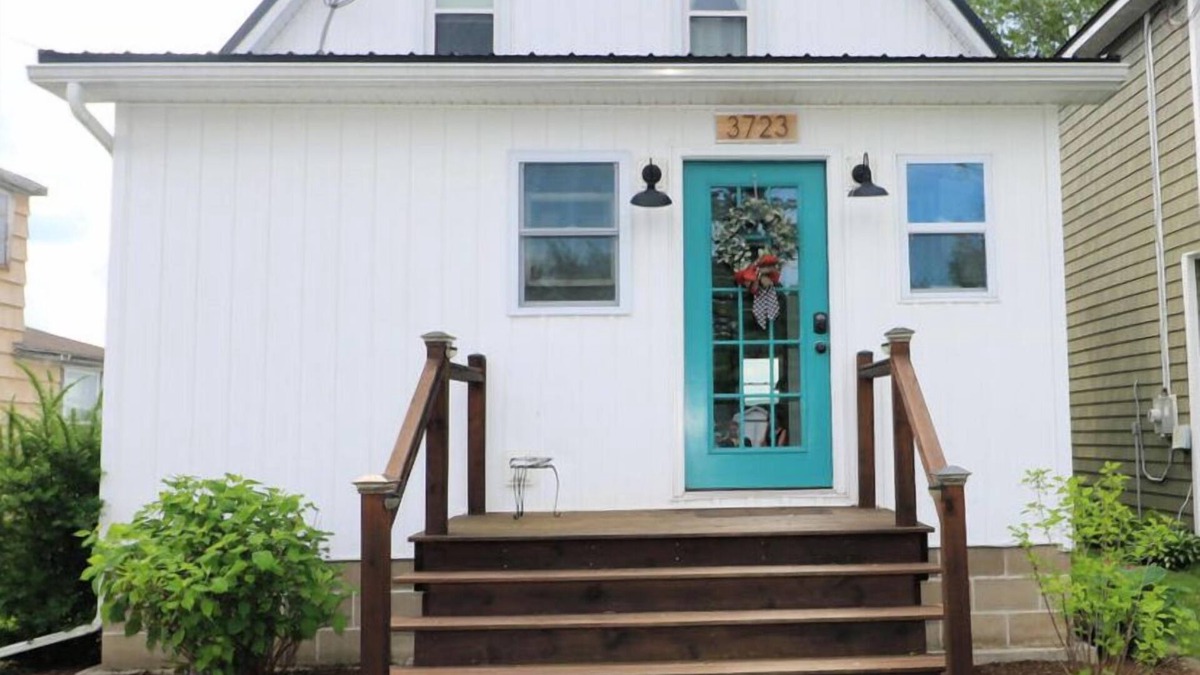 Greenhurst House | Beautiful lakefront cottage on Chautauqua Lake in a quiet setting!