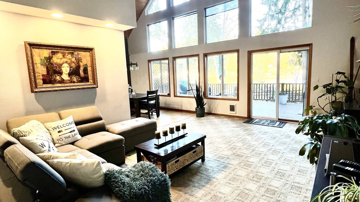 Lake Roesiger House | Beautiful lakefront Casa del Lago on Lake Roesiger