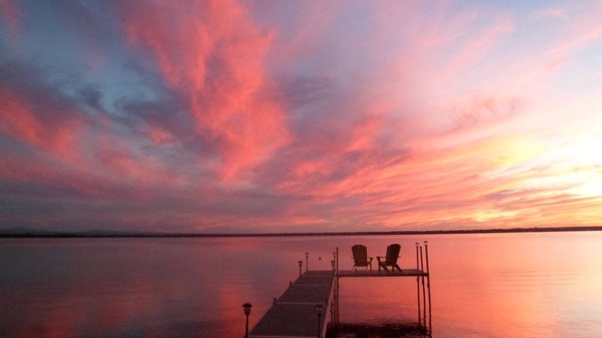 Alburg Cottage | Beautiful Lakefront Cottage