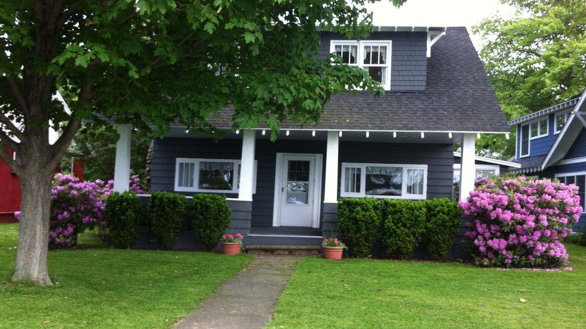 Bemus Point House | Beautiful Lakefront Cottages on Lake Chautauqua, Maple Springs, NY