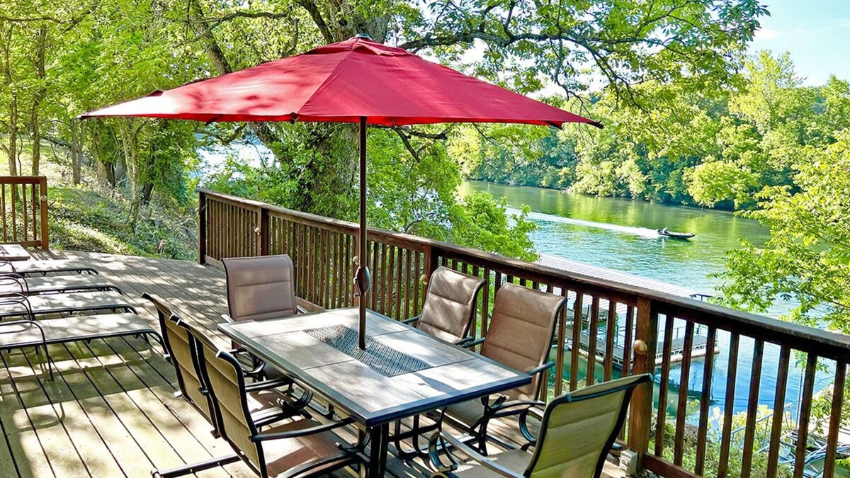 Branson House | Beautiful Lakefront Home - Private Boat Dock & Hot Tub - 5 Min to Branson Landing!