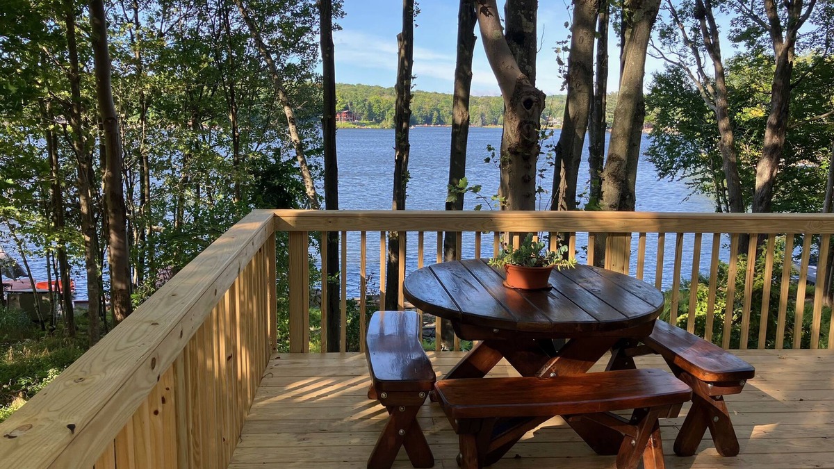 Hamlin House | Beautiful Lakefront Home in The Hideout: Private Dock and Swimming Area