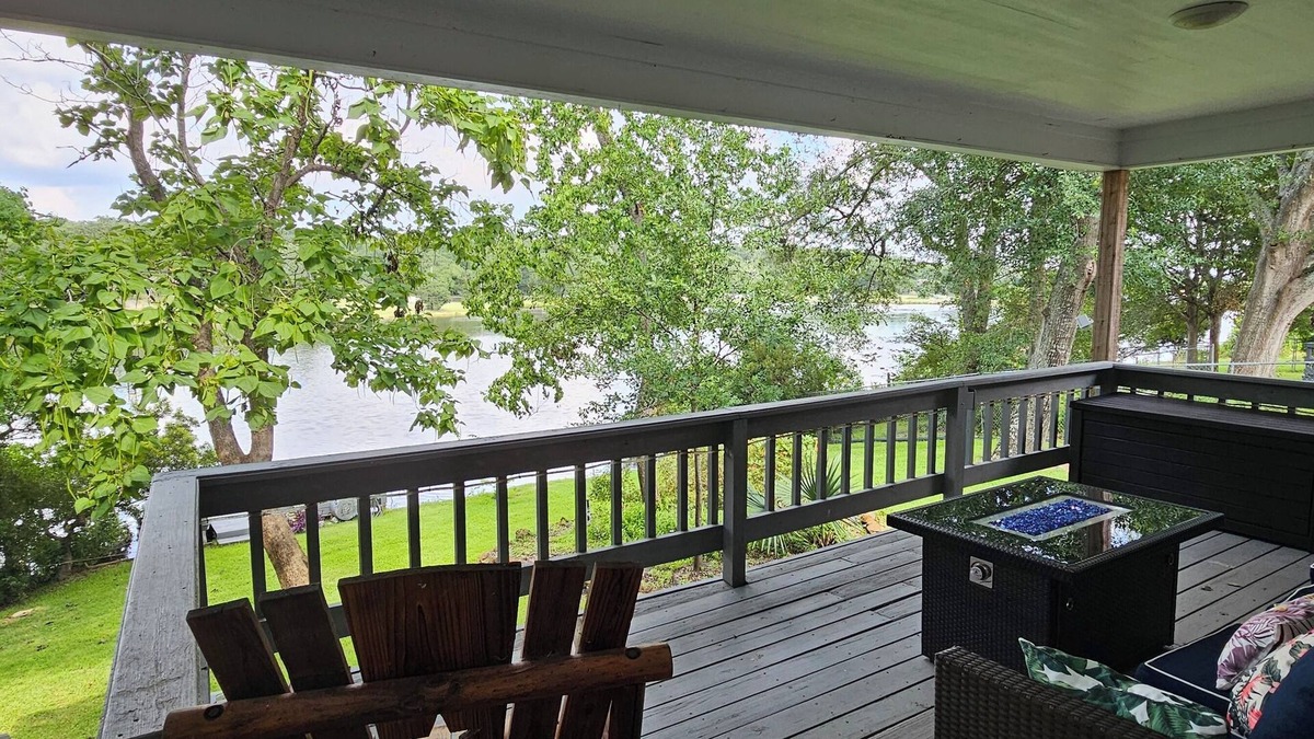 Hilltop Lakes House | Beautiful Lakefront house at Hilltop Lakes, a vacation place to relax & enjoy.