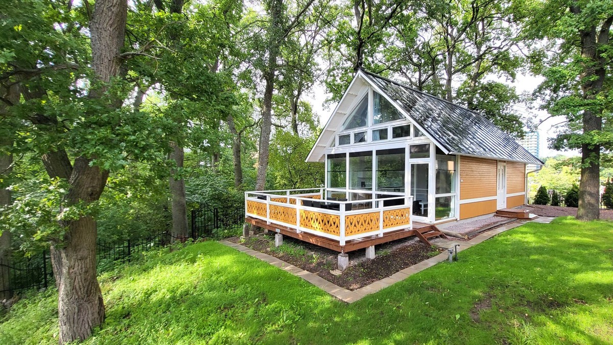 Vasteras House | Beautiful lakefront house