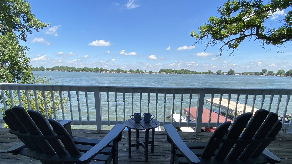 Clarion House | Beautiful Lakefront Home