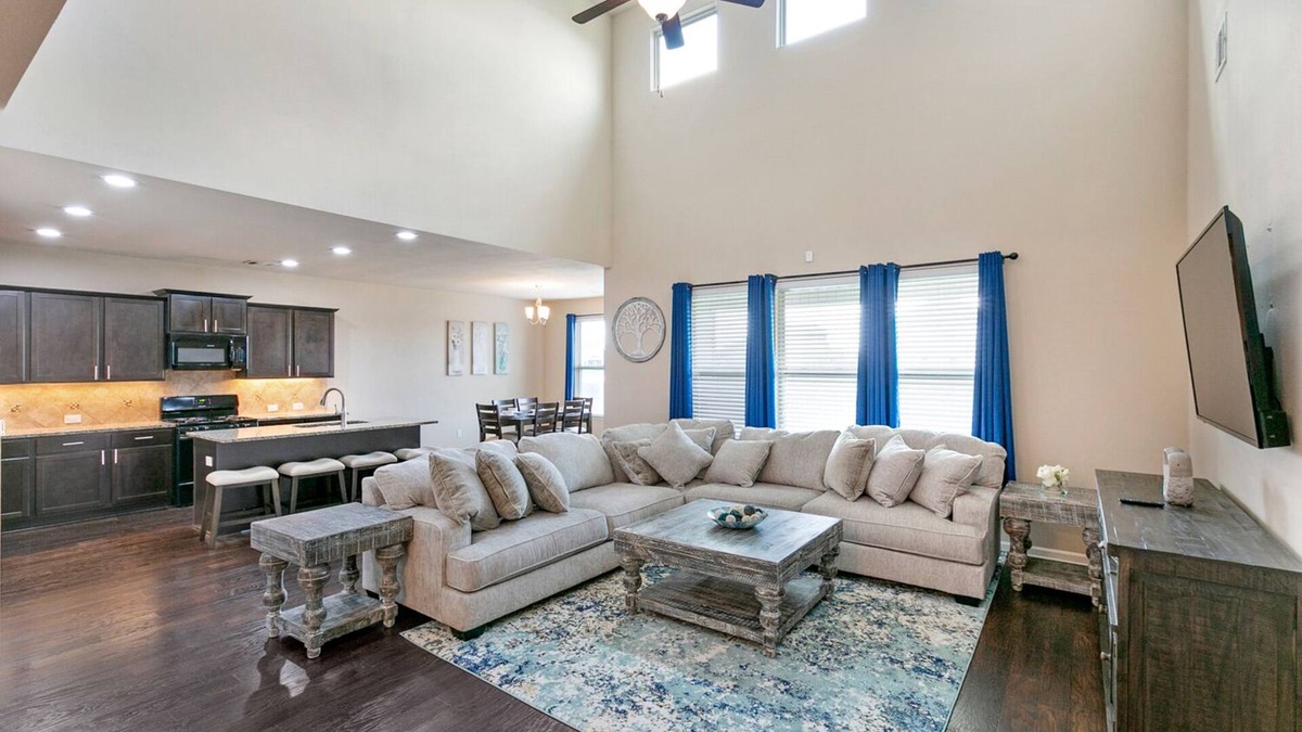 Slidell House | Beautiful Lakefront Home