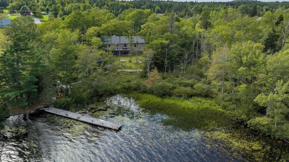 Seal Cove House | Beautiful lakefront home on Seal Cove next to Acadia National Park