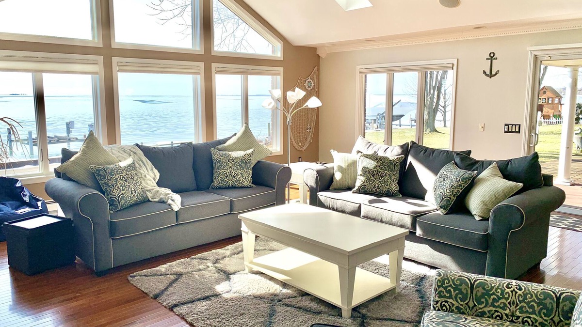 Anchorville House | Beautiful Lakefront Home On Lake St Clair!