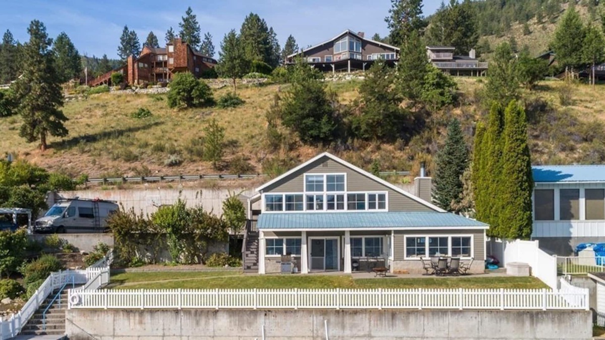 Chelan House | Beautiful Lakefront Home with Private Hot Tub, Dock, & Amazing Views - Dogs OK!
