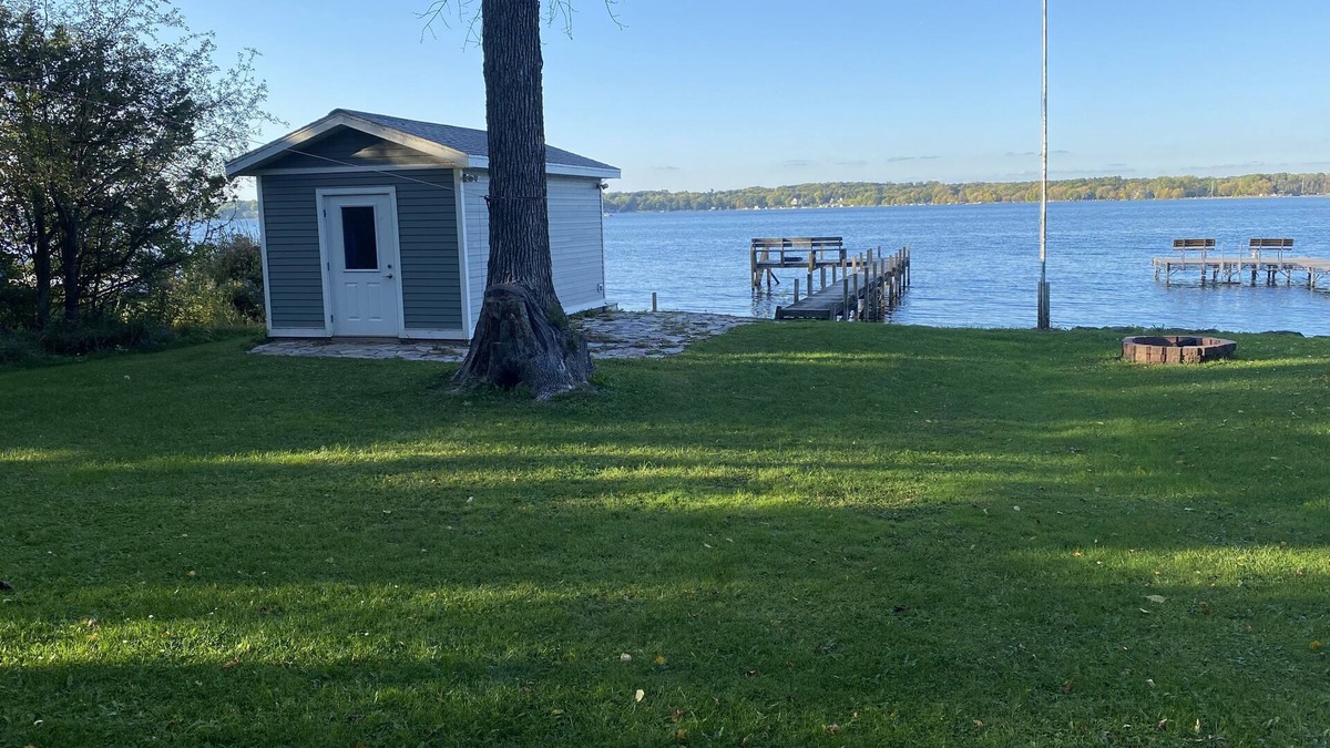 Ripon House | Beautiful Lakefront home on Big Green Lake