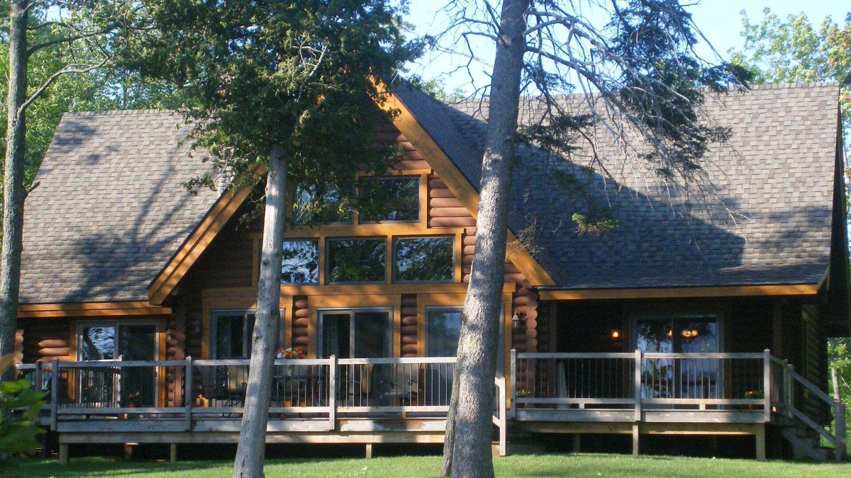 Moran Cabin | Beautiful Lakefront Log Home Near Mackinac Island nOn Brevort Lake!