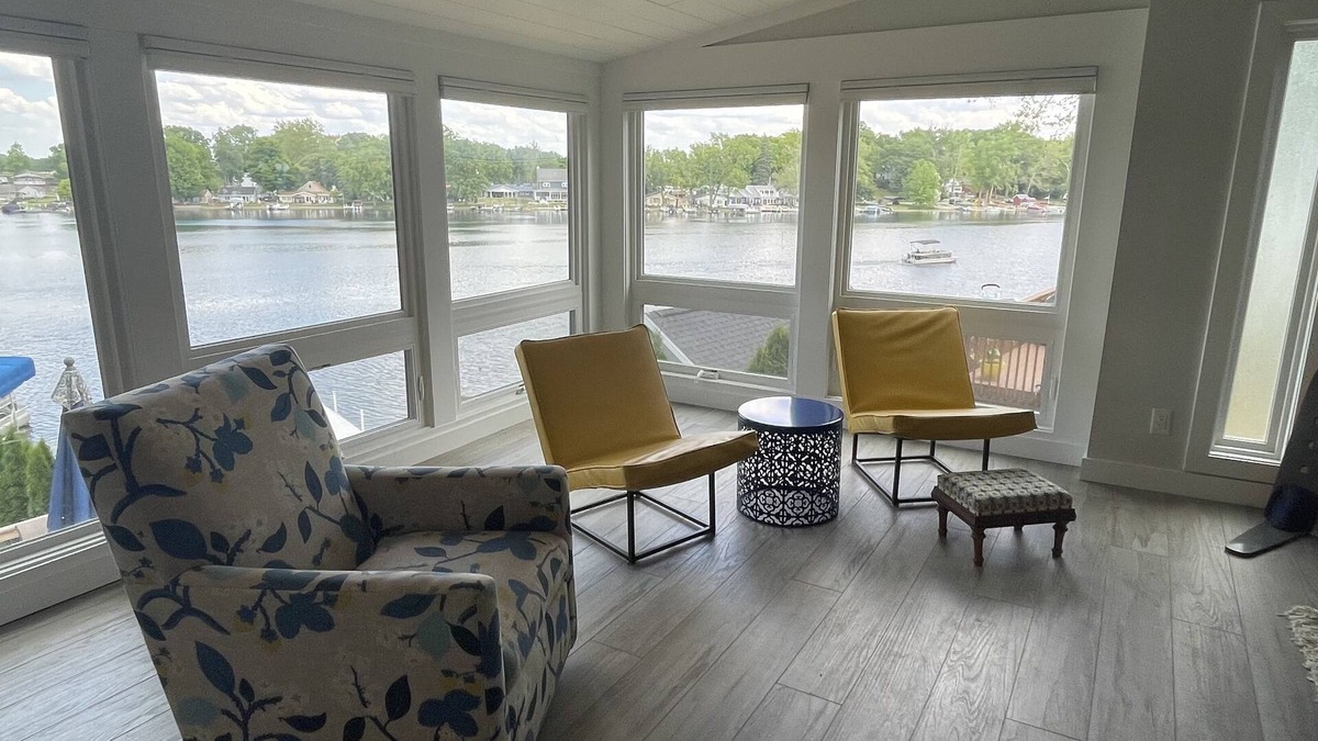 Leesburg Cottage | Beautiful lakefront property