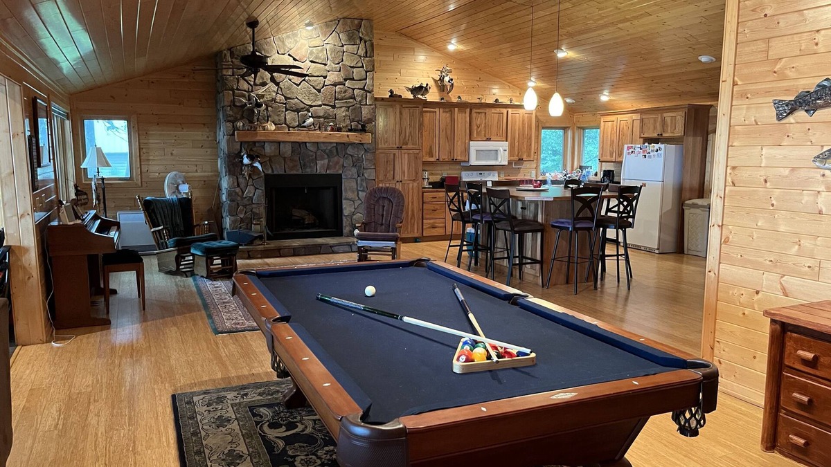 Aitkin Cabin | Beautiful Lakefront Property with Guesthouse