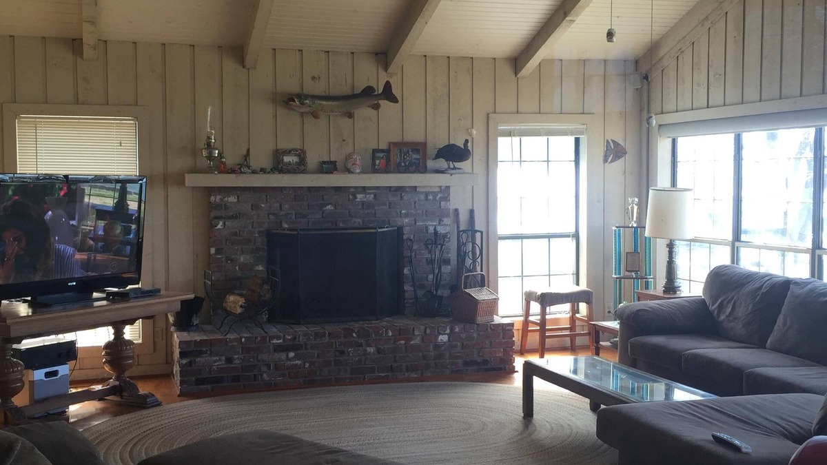 Horseshoe Lake House | Beautiful Lakefront property with private dock near downtown Memphis.