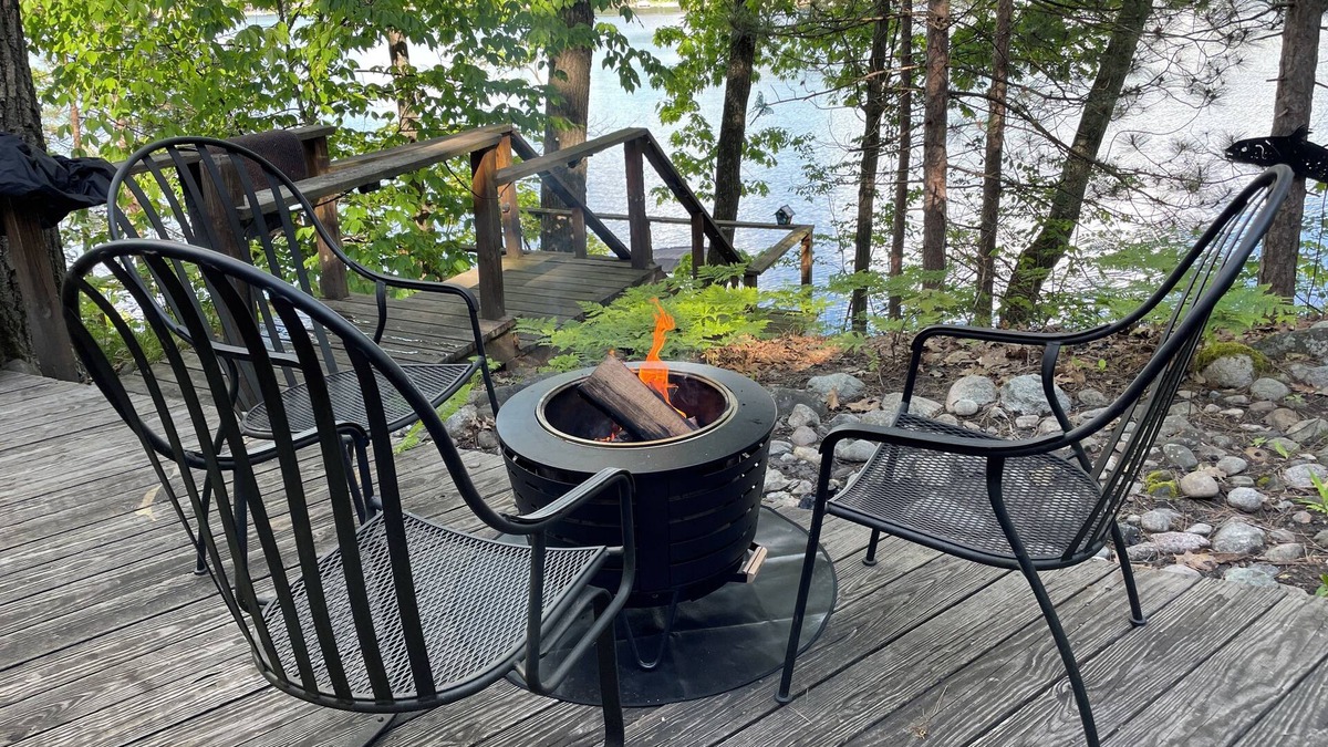 Mancelona Cottage | Beautiful lakefront setting with pontoon boat available to rent. nnn