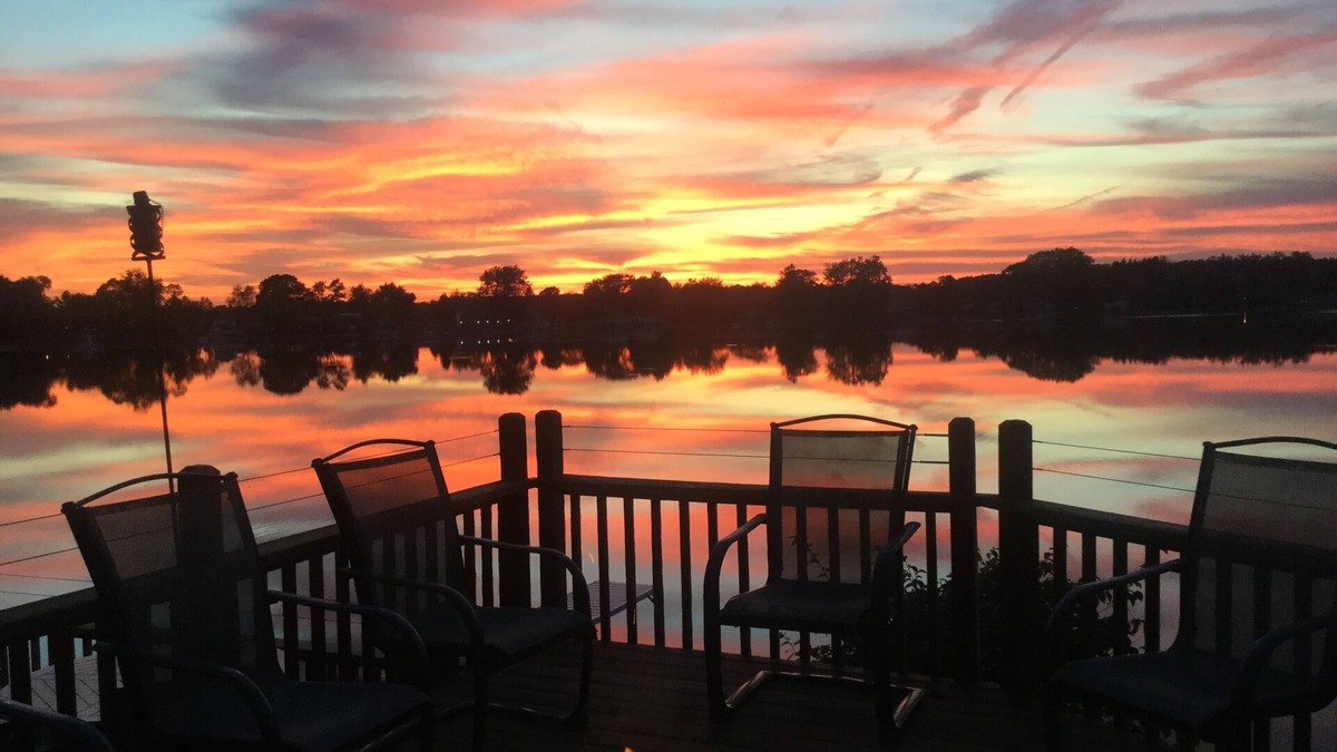 Marshall House | Beautiful lakefront, sunsets, Golf available -
