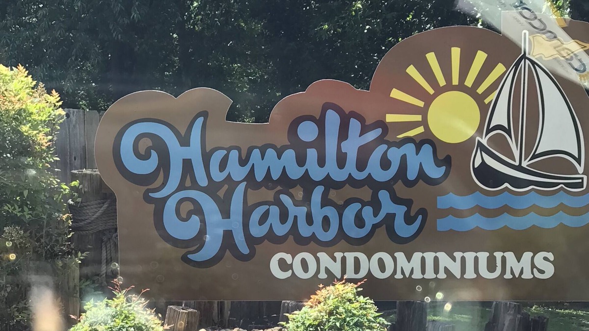 Mid America Condo | Beautiful Lakefront View on Lake Hamilton with a Covered Boat Slip. 2br 2bath