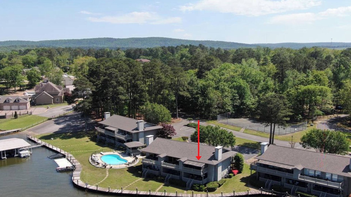 Hot Springs Condo | Beautiful Lakefront Views - Top Rated Unit - SAFE quite neighborhood