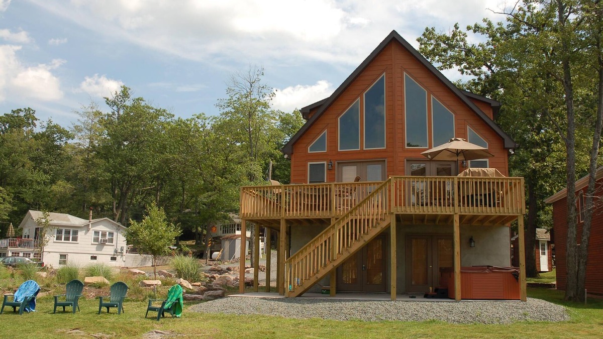 Lake Harmony House | Beautiful Lakefront Home - Hot Tub, Sauna, Pool Table