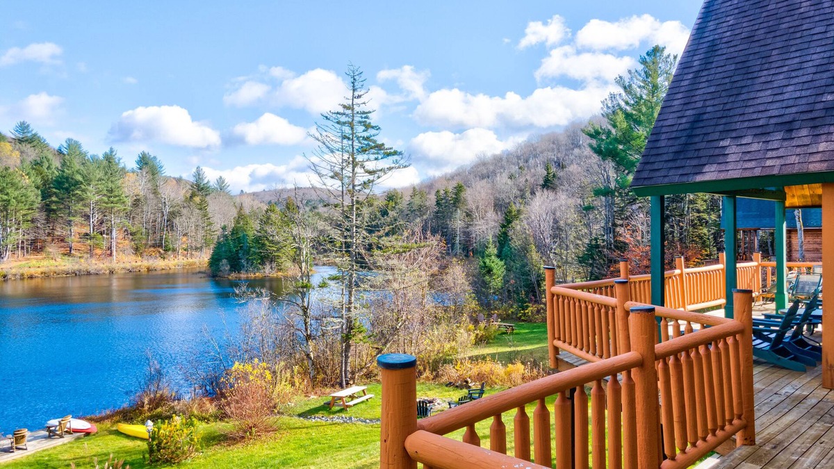 Wilmington Cabin | Beautiful Lakefront Log Cabin 15 Minutes from Mount Snow