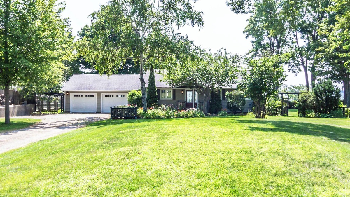 Port Rowan House | Beautiful Lakehouse in Port Rowan overlooking Lake Erie