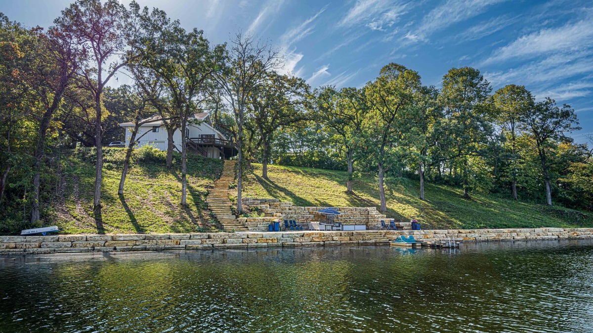 Apple River House | Beautiful Lakehouse with private dock on Apple Canyon Lake!