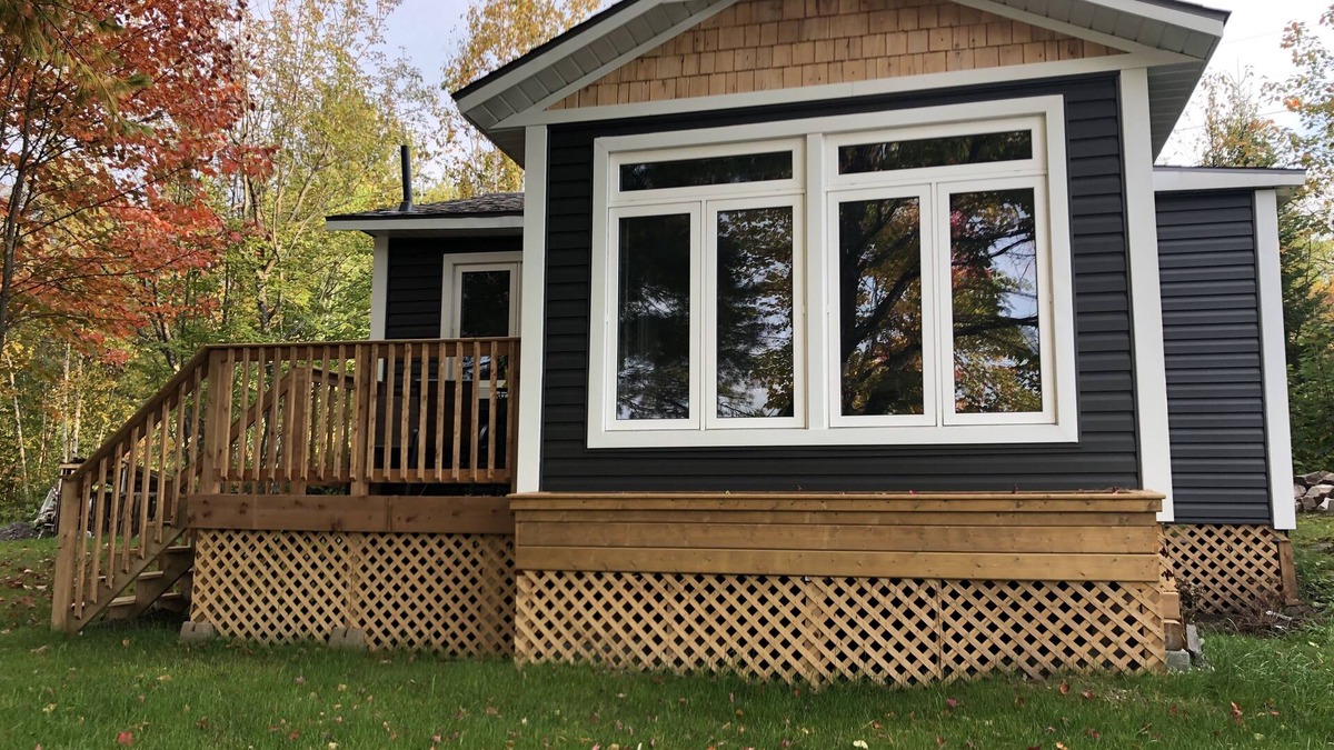 St. Charles Cottage | Beautiful Lakeside Cottage