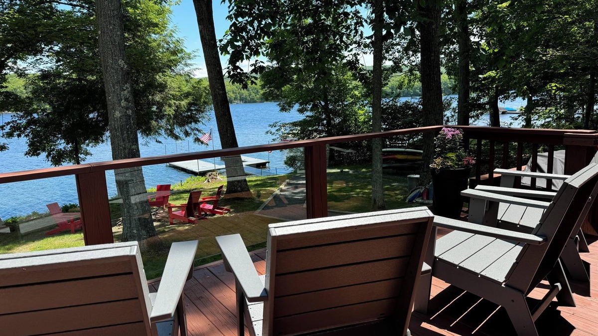 Oakland Cottage | Beautiful Lakeside Cottage on Quiet Street with Private Dock, Kayaks & Fire Pit