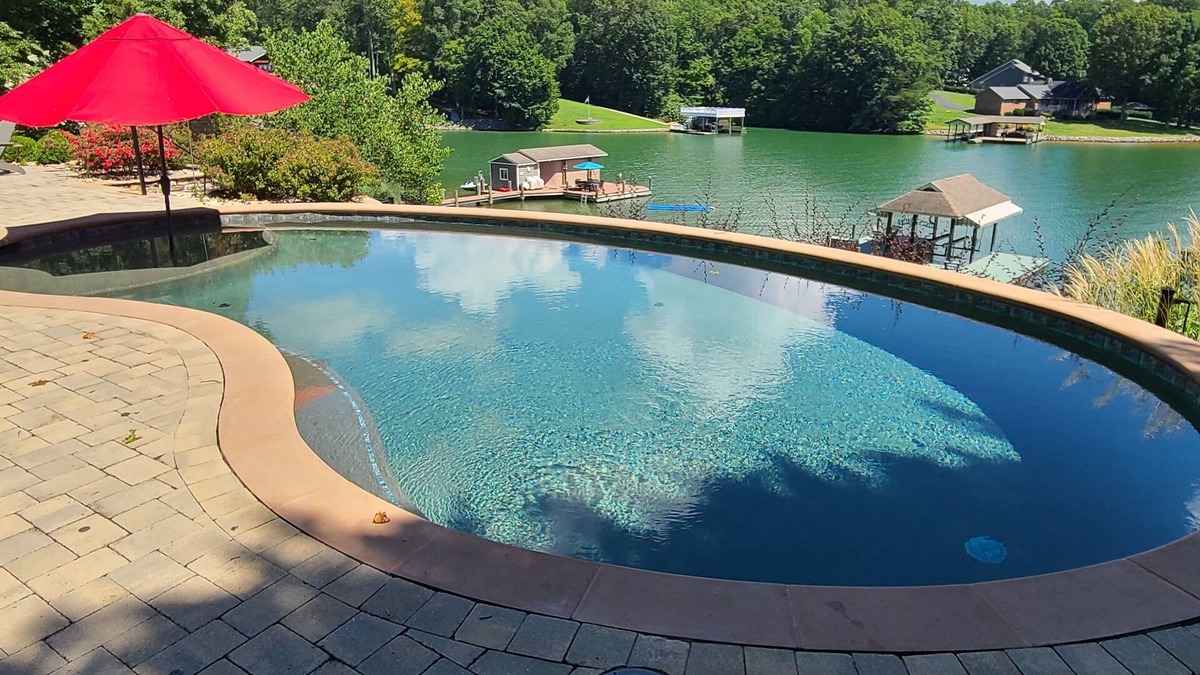 Huddleston House | Beautiful lakeside family or corporate retreat with pool, hot tub, and more!