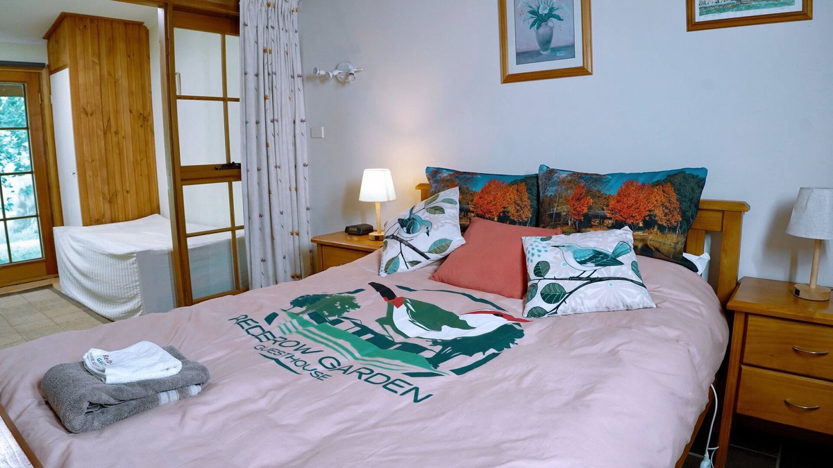 Nanima House | Beautiful Lakeside Garden Getaway