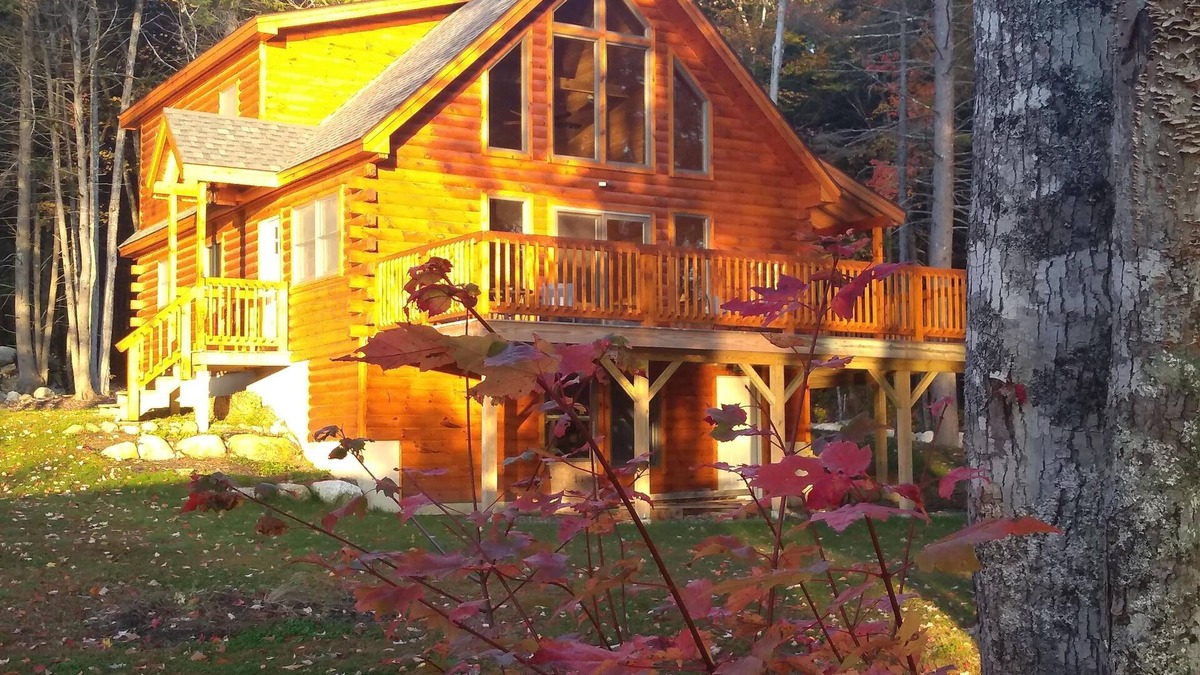 Ellsworth House | Beautiful Lakeside Log Home near Acadia National Park - Kayak, Canoe, Swim, Fish
