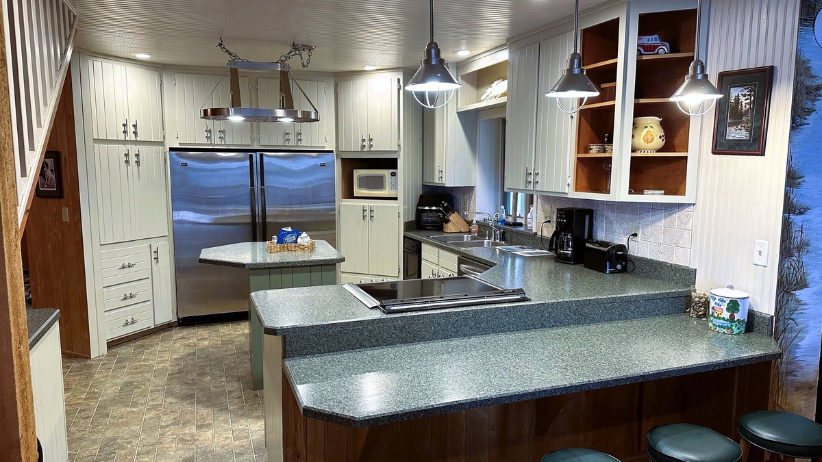 Cook House | Beautiful Lakeside Property Perfect for Any Season: The Boathouse