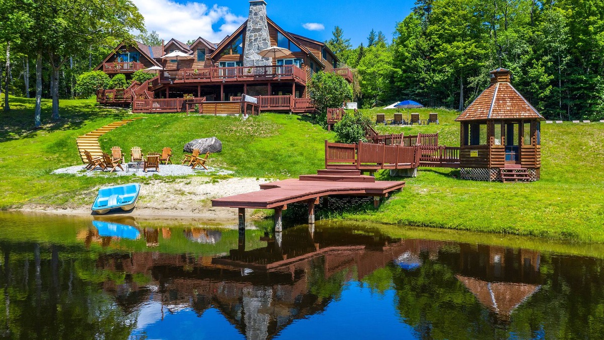Londonderry House | Beautiful Lakeview Log Cabin on 60-Acre Property