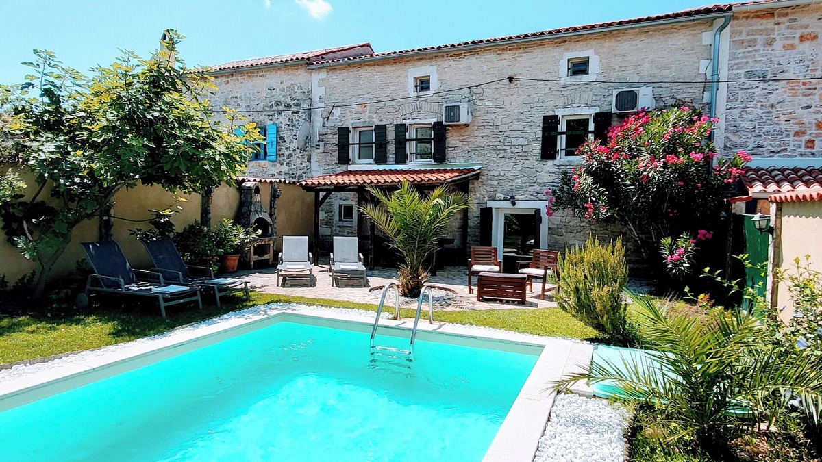 Stifanici House | Beautiful large stone house with pool and garden, near Porec and the sea
