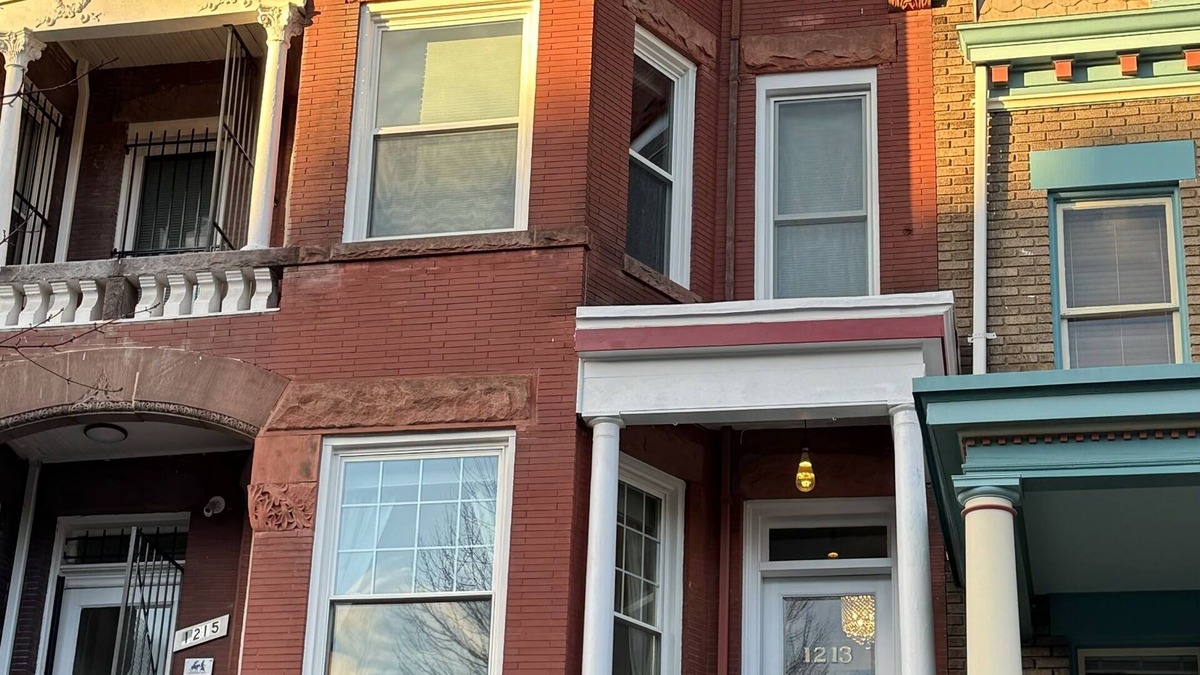 Columbia Heights House | Beautiful Large 5 Bedroom Townhome 1.6 miles to White House. E-bikes available