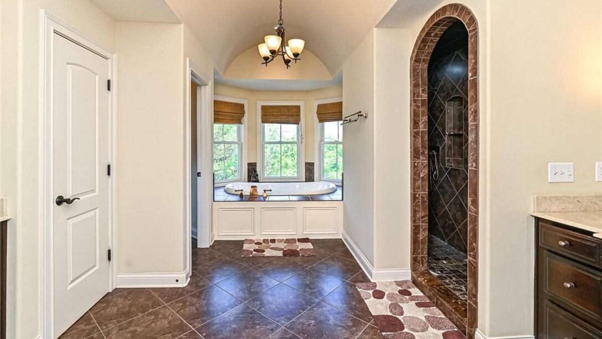 The Village of West Clay House | Beautiful large 5 bedroom house with basement