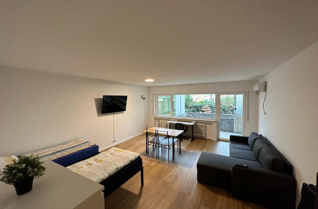 Weststadt Sudlicher Teil Apartment | Beautiful, large and great apartment with balcony in top location