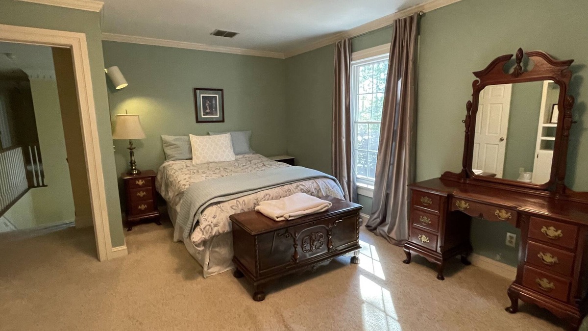 Lexington House | Beautiful Large Colonial Home in Lexington near USC, Columbia andnLake Murray.