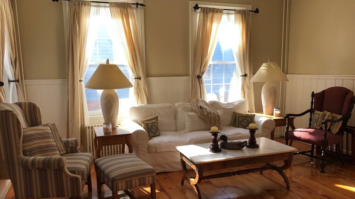 Greenfield Apartment | Beautiful Large Ground Floor/ Garden Updated 3 bed/1.5 baths 8 min to Schools