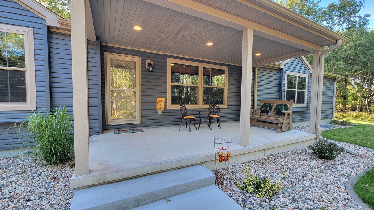 Nekoosa House | Beautiful large home 5 min from Sand Valley Golf and 45 min from Wisconsin Dells