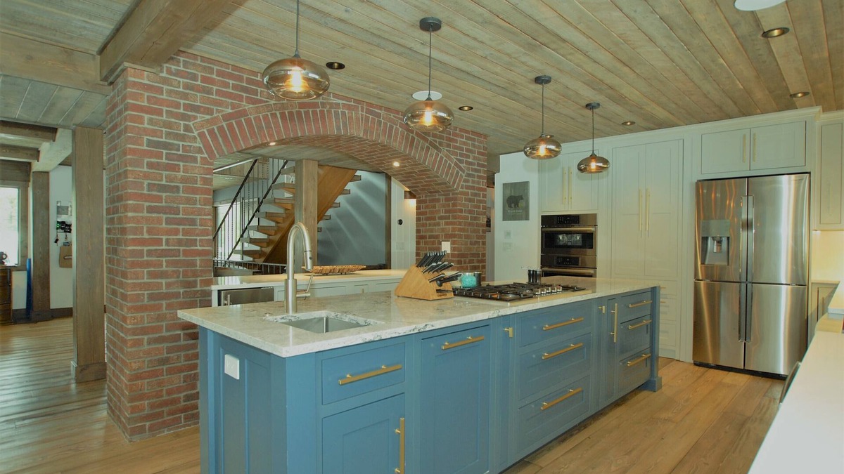 Banff House | Beautiful large home in the heart of Banff, walking distance to everything.