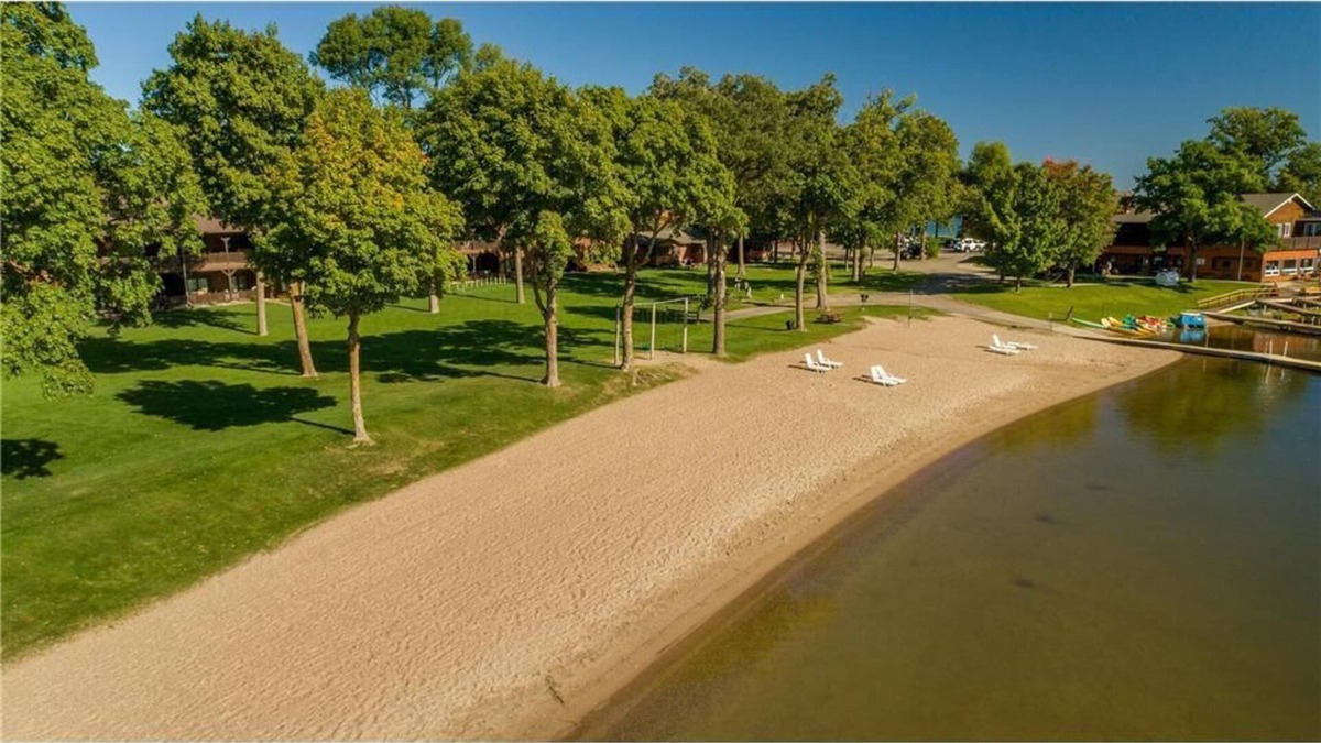 Walker Condo | Beautiful, Large, Lower Level, Beach Frond Condo on Leech Lake, Multi Family