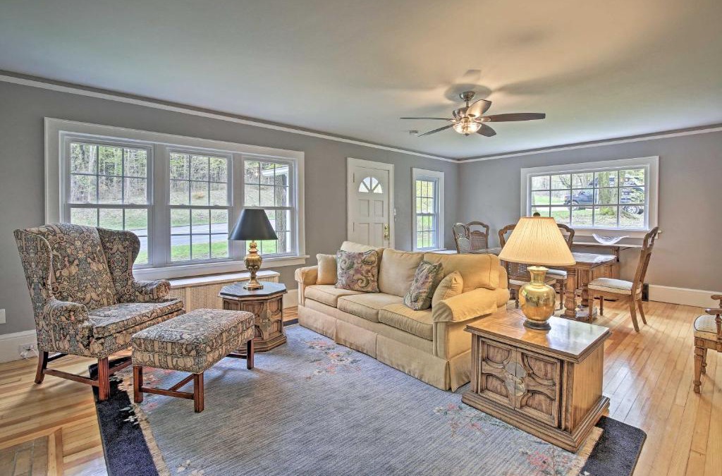 Lenox House | Beautiful Lenox Home, 3 Mi to Shakespeare and Co!