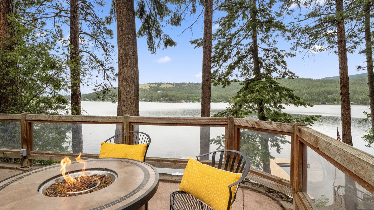 Liberty Lake House | Beautiful Liberty Lake Waterfront House
