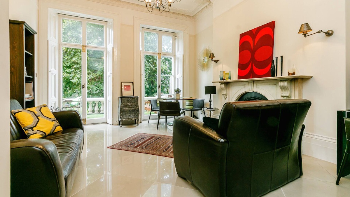 Clapham Apartment | Beautiful light-filled 2 bed flat overlooking Clapham Common