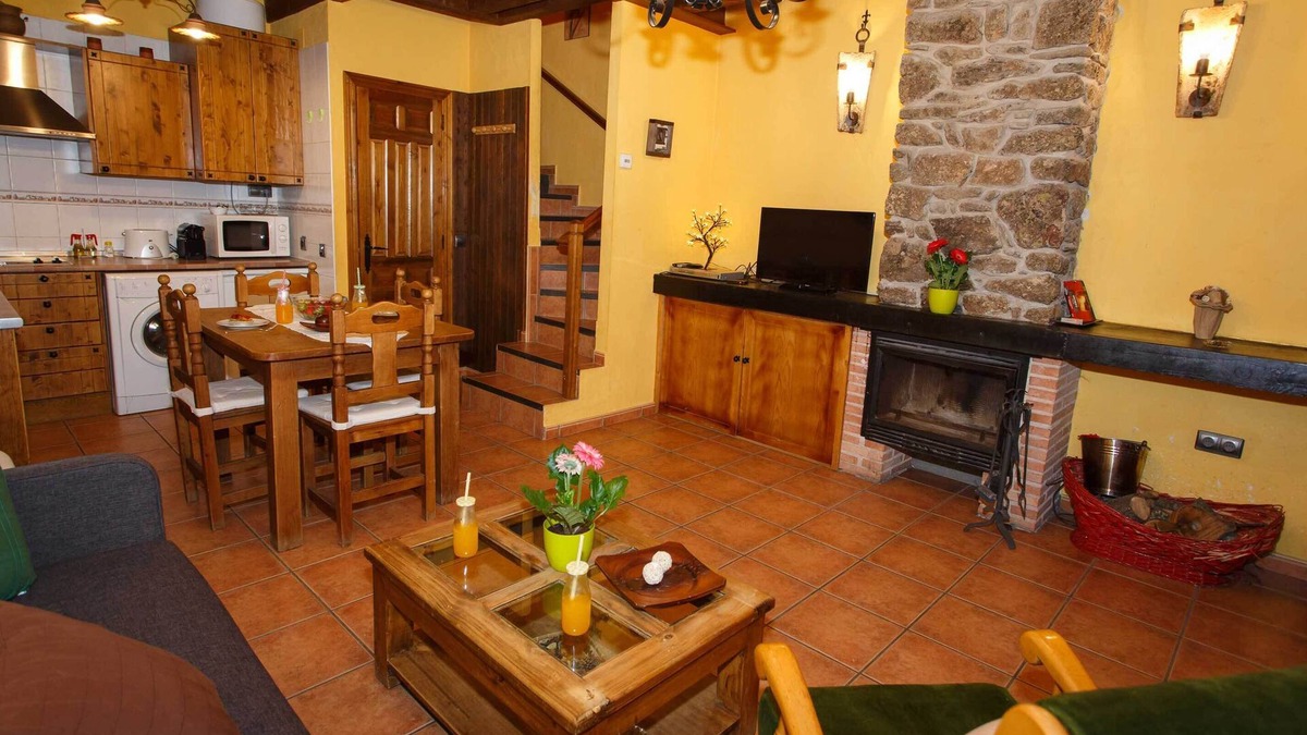 Braojos House | Beautiful little house for even with fireplace in Braojos