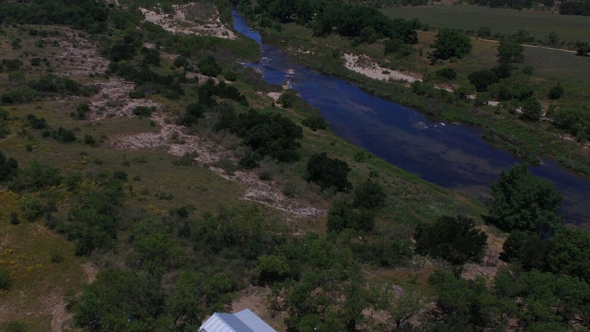 Mason Cabin | Beautiful Llano River front cabin near Castell Swimming, fishing, kayaking.