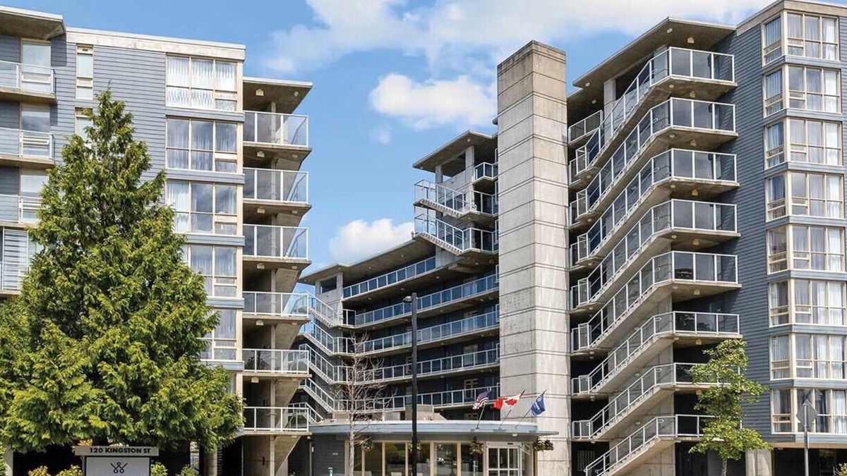 Inner Harbour Condo | Beautiful location in Victoria Harbour. Full amenities!