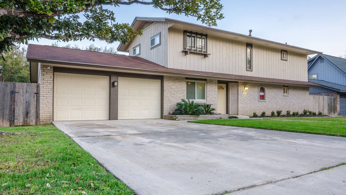 North San Antonio - SAT House | Beautiful location near the Airport, with good size POOL and KARAOKE
