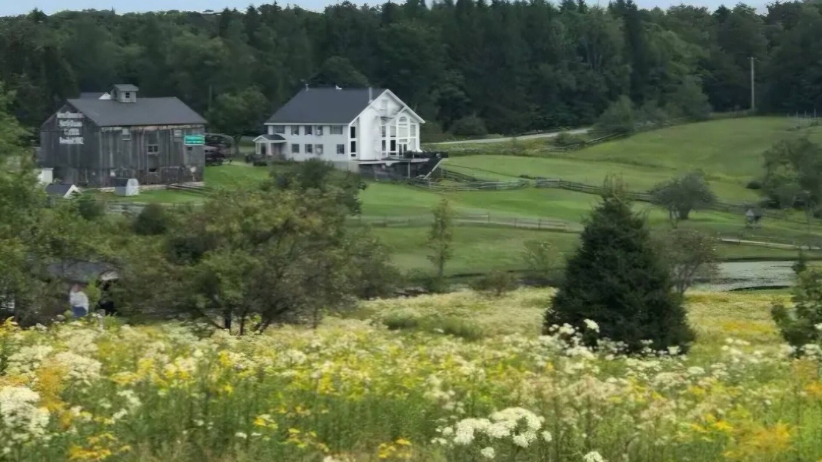 Redfield House | Beautiful Lodge for Weddings, Reunions, Events or Family Gatherings. Sleeps 25+
